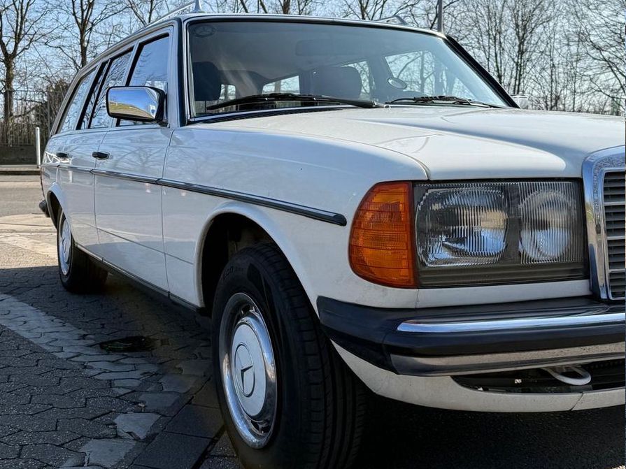 Fahrzeugabbildung Mercedes-Benz 240 TD W S123 TEILRESTAURIERT Note2+ TopHISTORIE