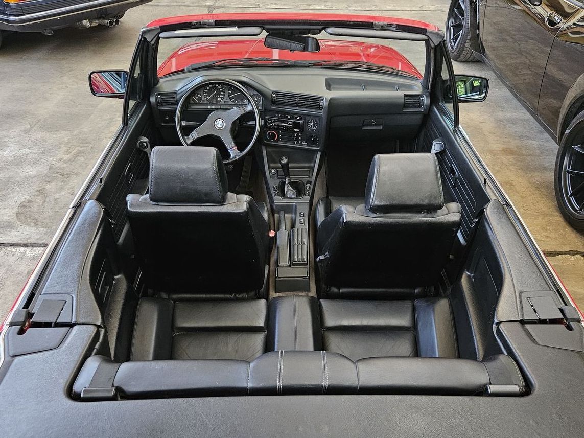 Fahrzeugabbildung BMW 320i E30 Cabriolet Schalter Verdeck nagelneu BRD