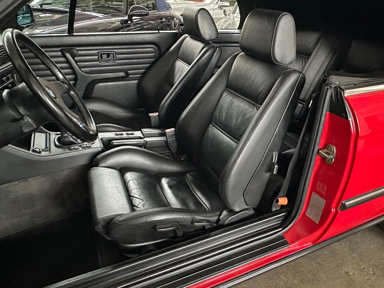 Fahrzeugabbildung BMW 320i E30 Cabriolet Schalter Verdeck nagelneu BRD