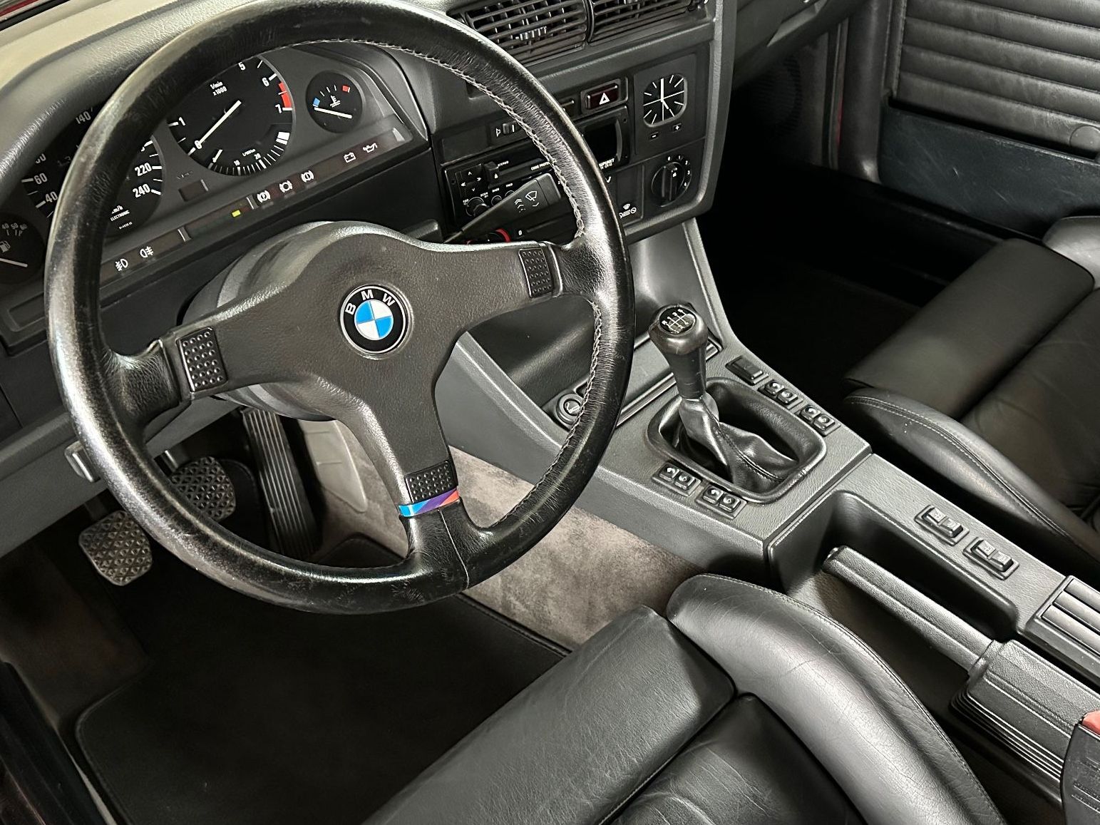 Fahrzeugabbildung BMW 320i E30 Cabriolet Schalter Verdeck nagelneu BRD