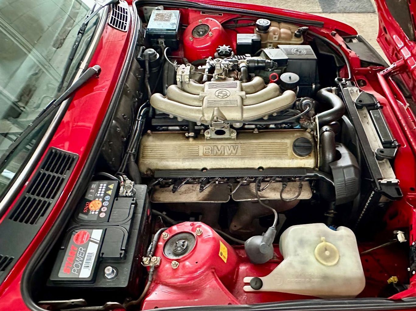 Fahrzeugabbildung BMW 320i E30 Cabriolet Schalter Verdeck nagelneu BRD