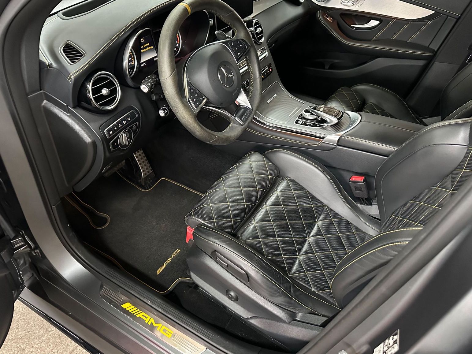 Fahrzeugabbildung Mercedes-Benz GLC 63 S AMG 4Matic Edition 1 SPORTs LED CARBON