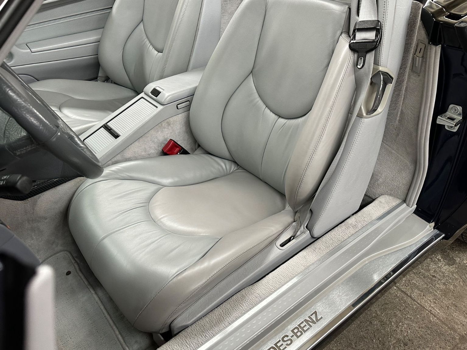 Fahrzeugabbildung Mercedes-Benz SL320 R129 2Hd. 1.Lack  Panorama AMG DESIGNO BRD