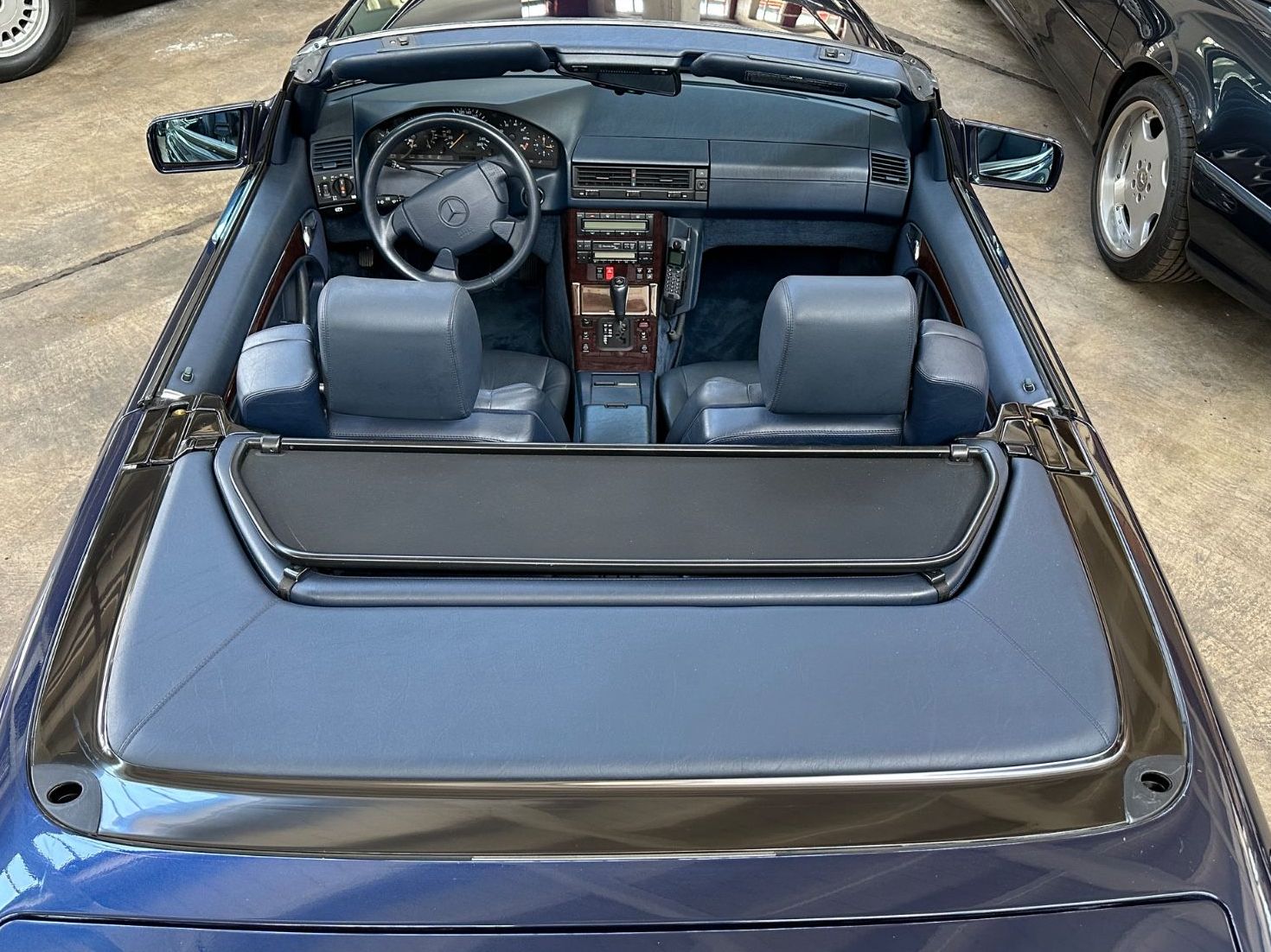 Fahrzeugabbildung Mercedes-Benz SL 320 DEUTSCH 2.Hd. PANORAMA GLASDACH MB Scheck