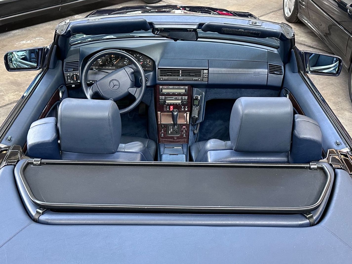 Fahrzeugabbildung Mercedes-Benz SL 320 DEUTSCH 2.Hd. PANORAMA GLASDACH MB Scheck