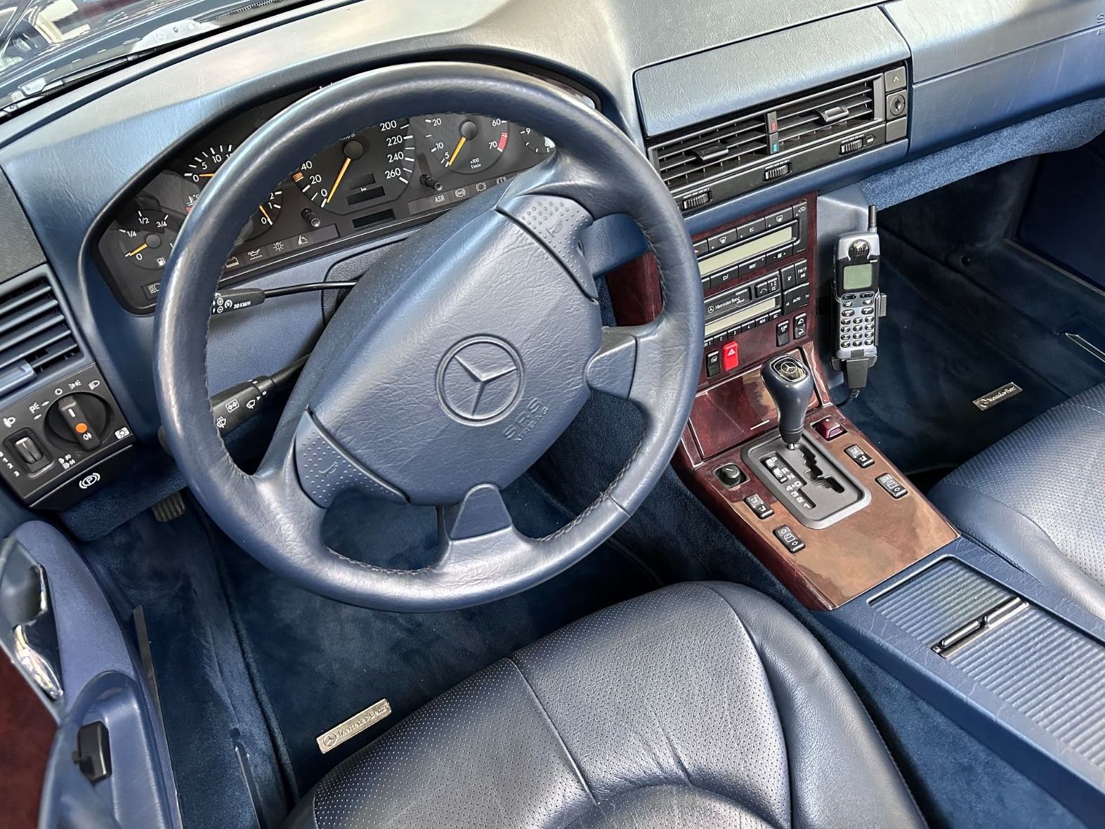 Fahrzeugabbildung Mercedes-Benz SL 320 DEUTSCH 2.Hd. PANORAMA GLASDACH MB Scheck