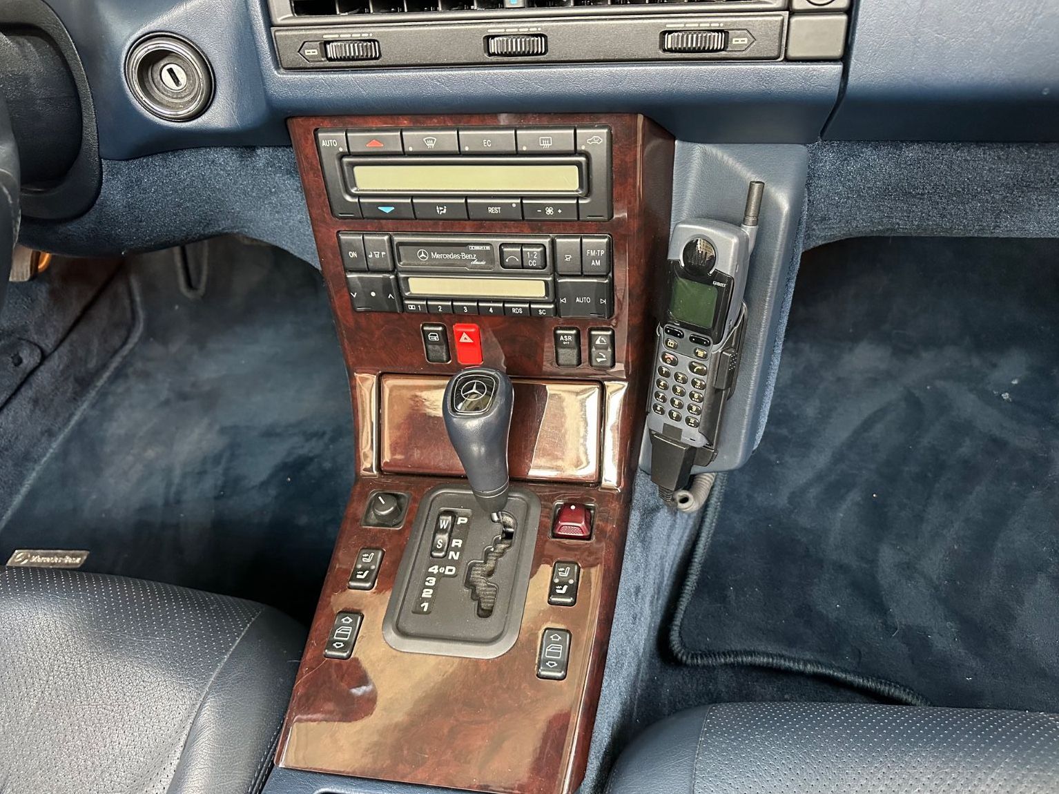 Fahrzeugabbildung Mercedes-Benz SL 320 DEUTSCH 2.Hd. PANORAMA GLASDACH MB Scheck