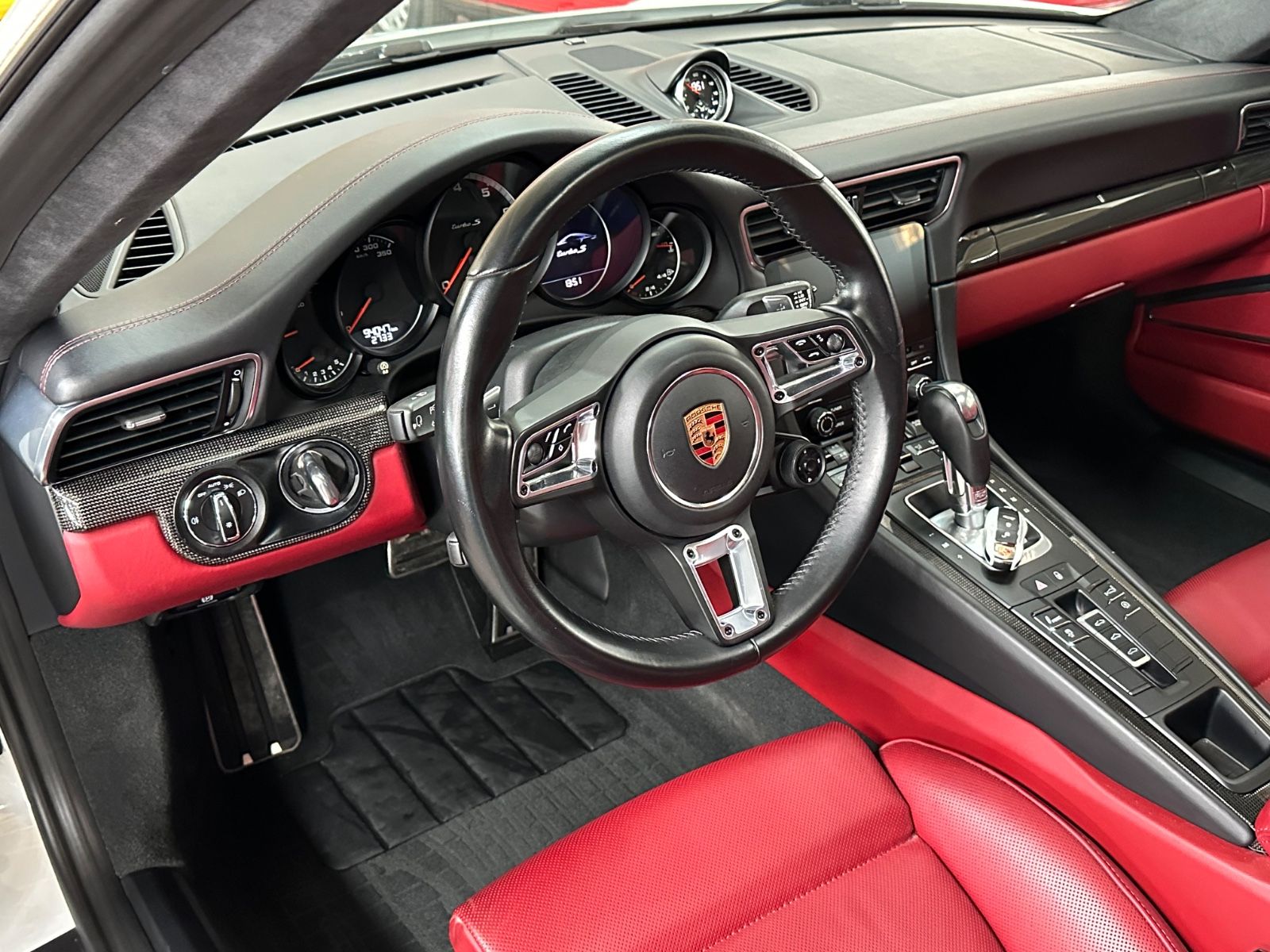 Fahrzeugabbildung Porsche 911 991.2 Turbo S SPORT CHRONO LED CARBON APPROV