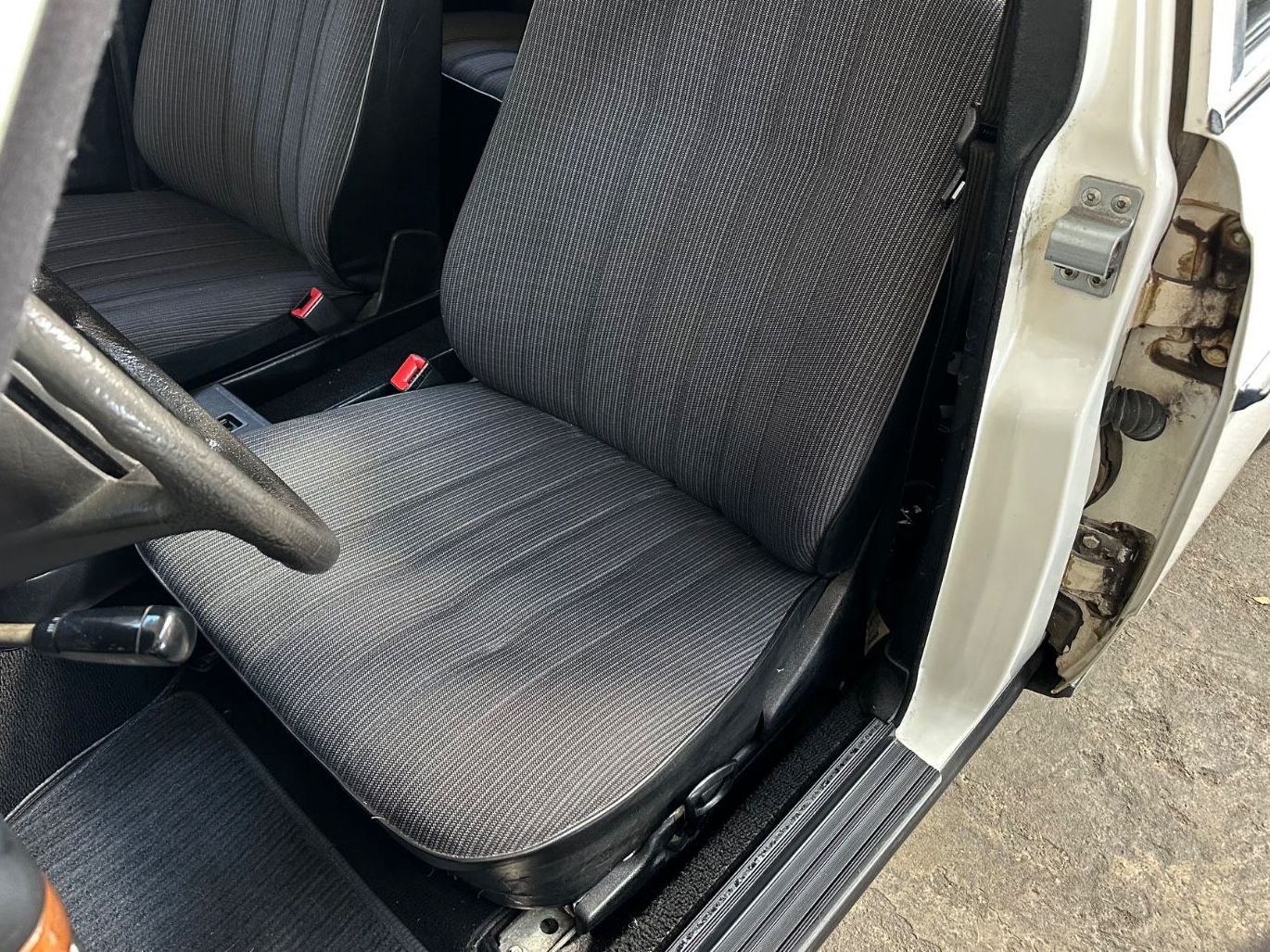 Fahrzeugabbildung Mercedes-Benz 200T S123 W Erstlack Ungeschweißt BRD Scheckheft