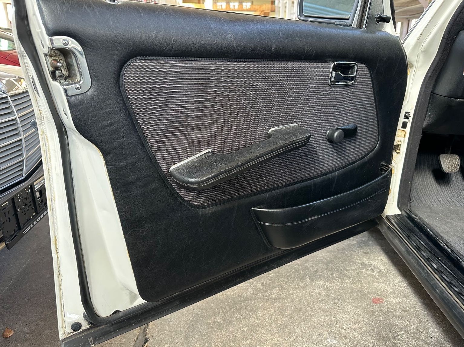 Fahrzeugabbildung Mercedes-Benz 200T S123 W Erstlack Ungeschweißt BRD Scheckheft