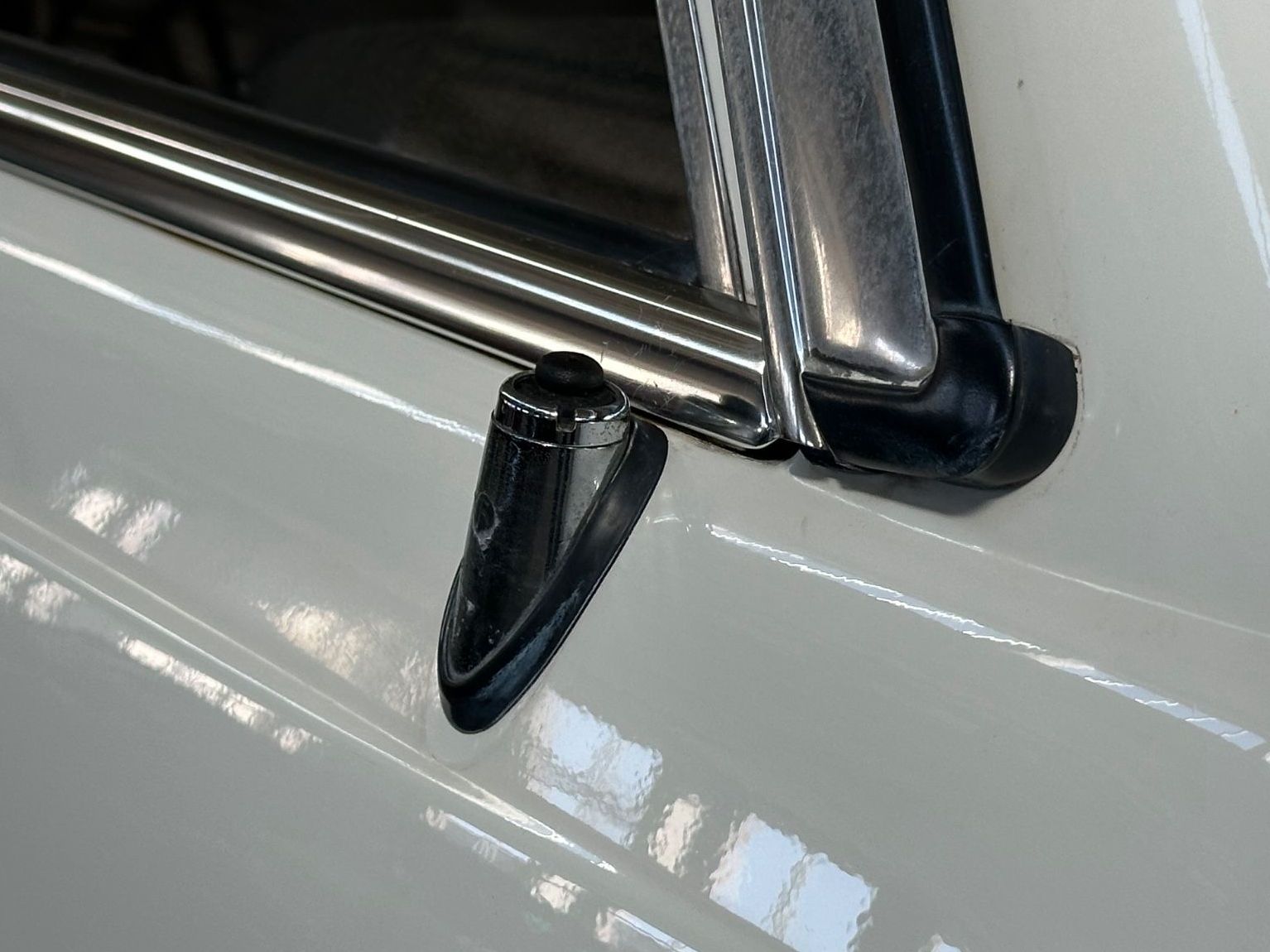 Fahrzeugabbildung Mercedes-Benz 200T S123 W Erstlack Ungeschweißt BRD Scheckheft