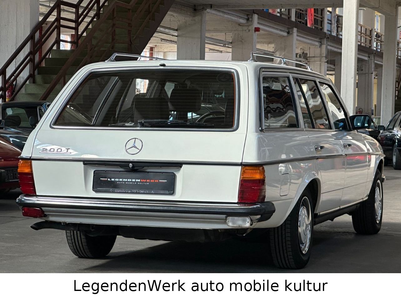 Fahrzeugabbildung Mercedes-Benz 200T S123 W Erstlack Ungeschweißt BRD Scheckheft