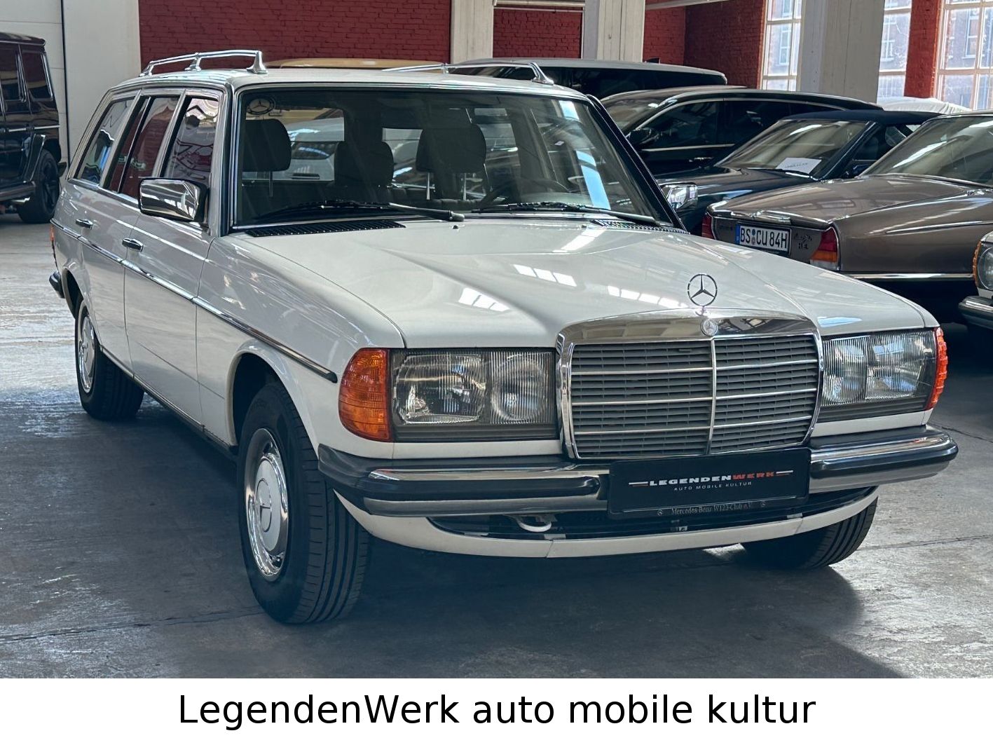 Fahrzeugabbildung Mercedes-Benz 200T S123 W Erstlack Ungeschweißt BRD Scheckheft