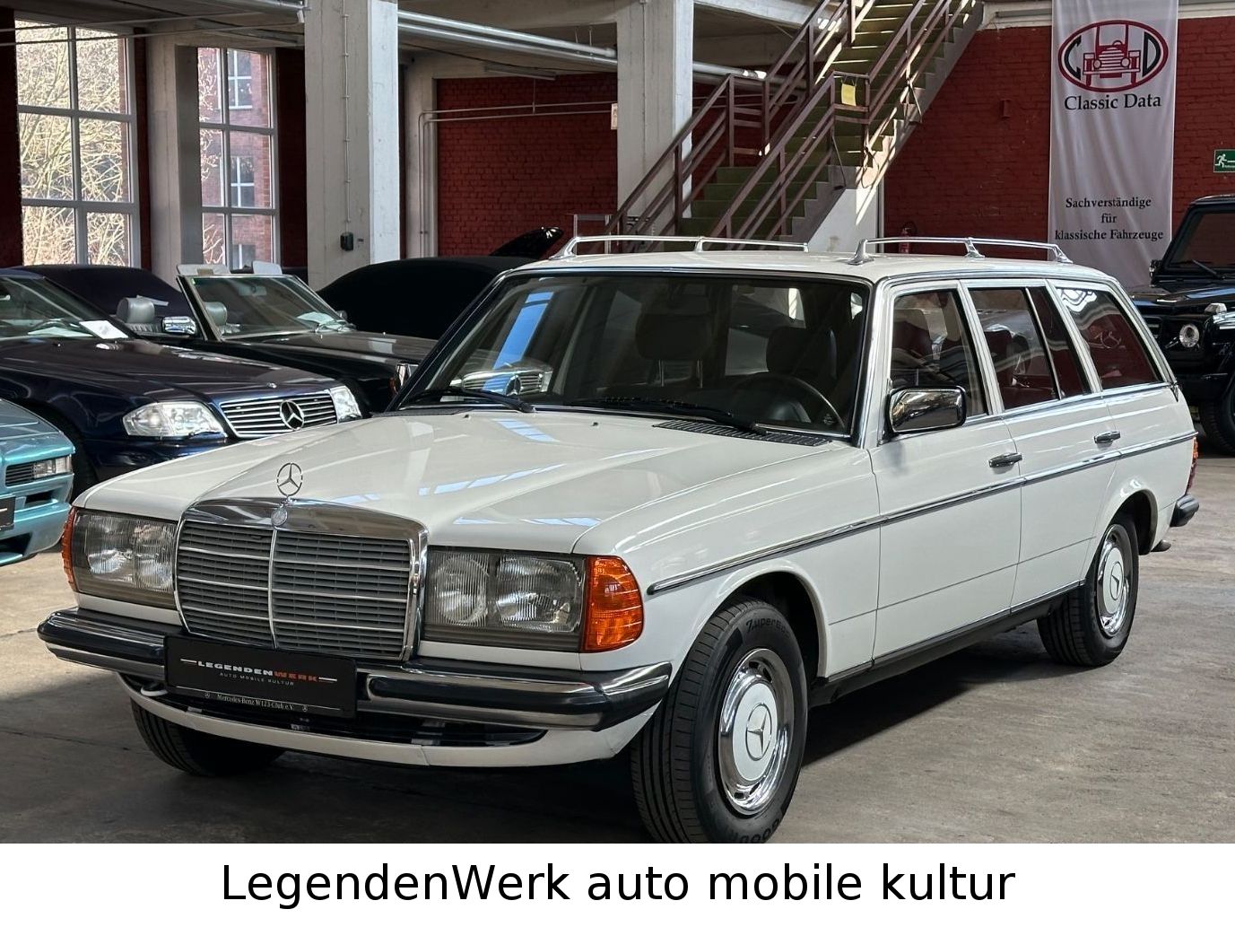 Fahrzeugabbildung Mercedes-Benz 200T S123 W Erstlack Ungeschweißt BRD Scheckheft