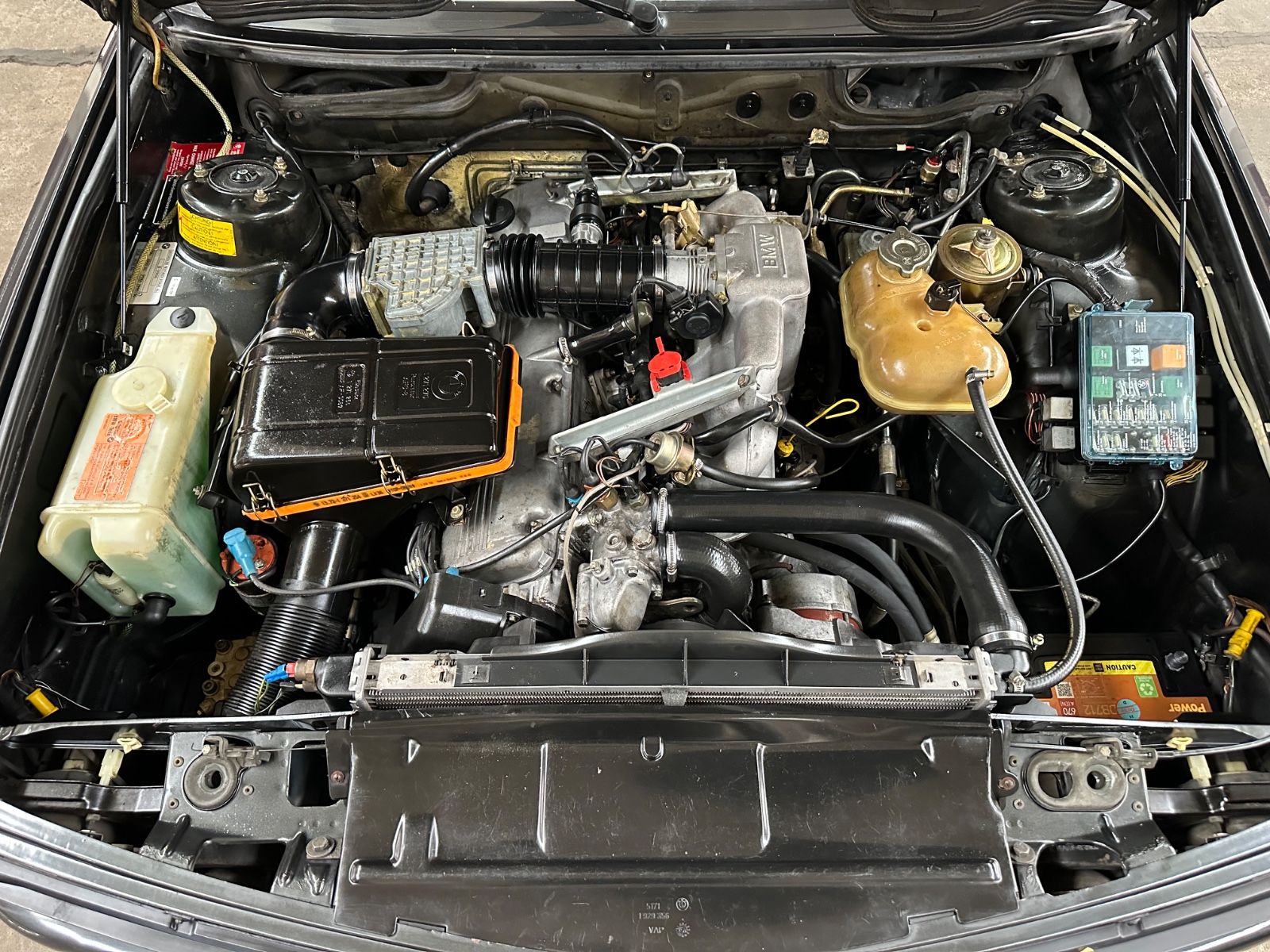 Fahrzeugabbildung BMW M 535i E28 ORIGINAL M OPTIK Leder Klima ERSTLACK