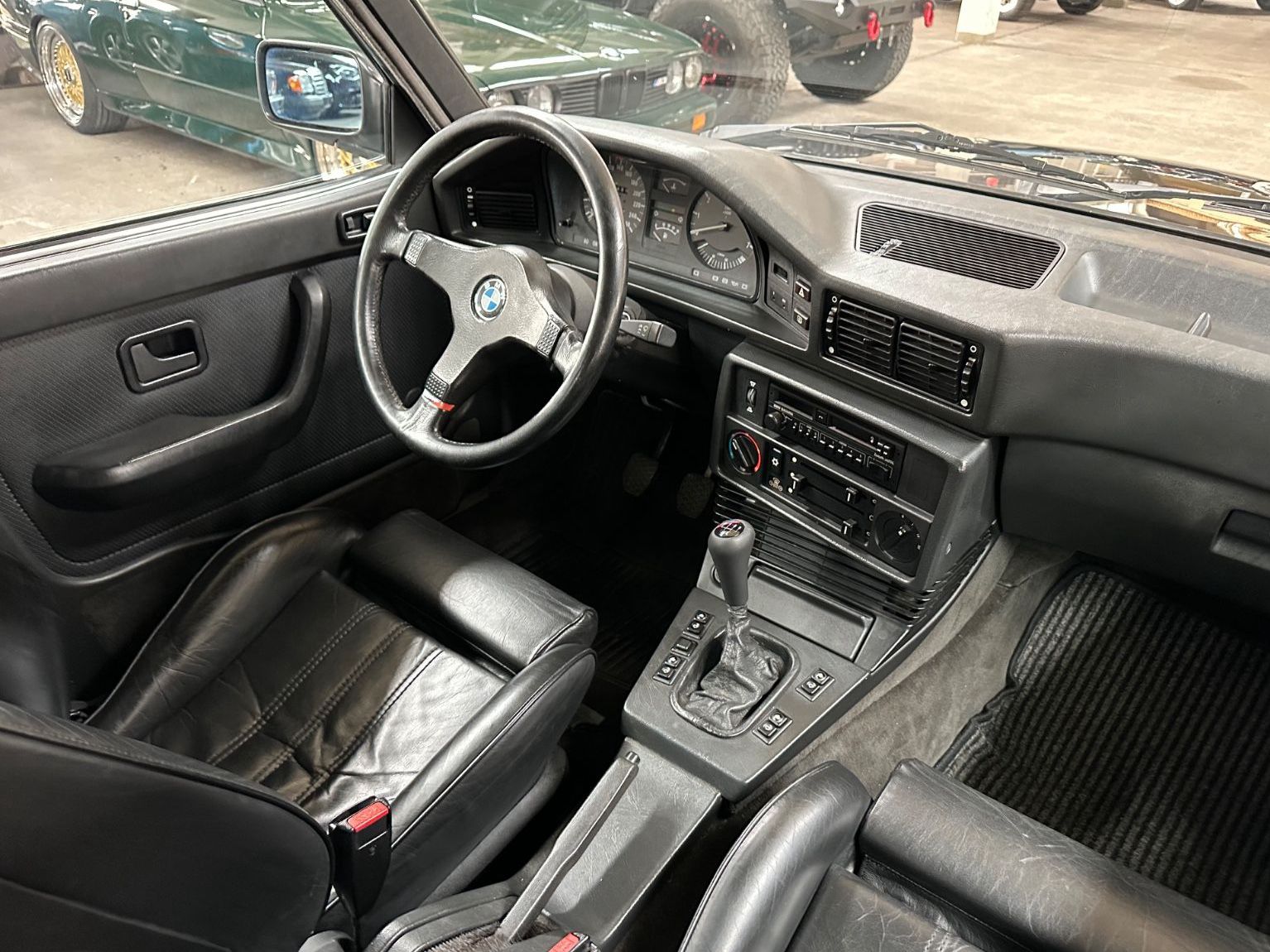 Fahrzeugabbildung BMW M 535i E28 ORIGINAL M OPTIK Leder Klima ERSTLACK