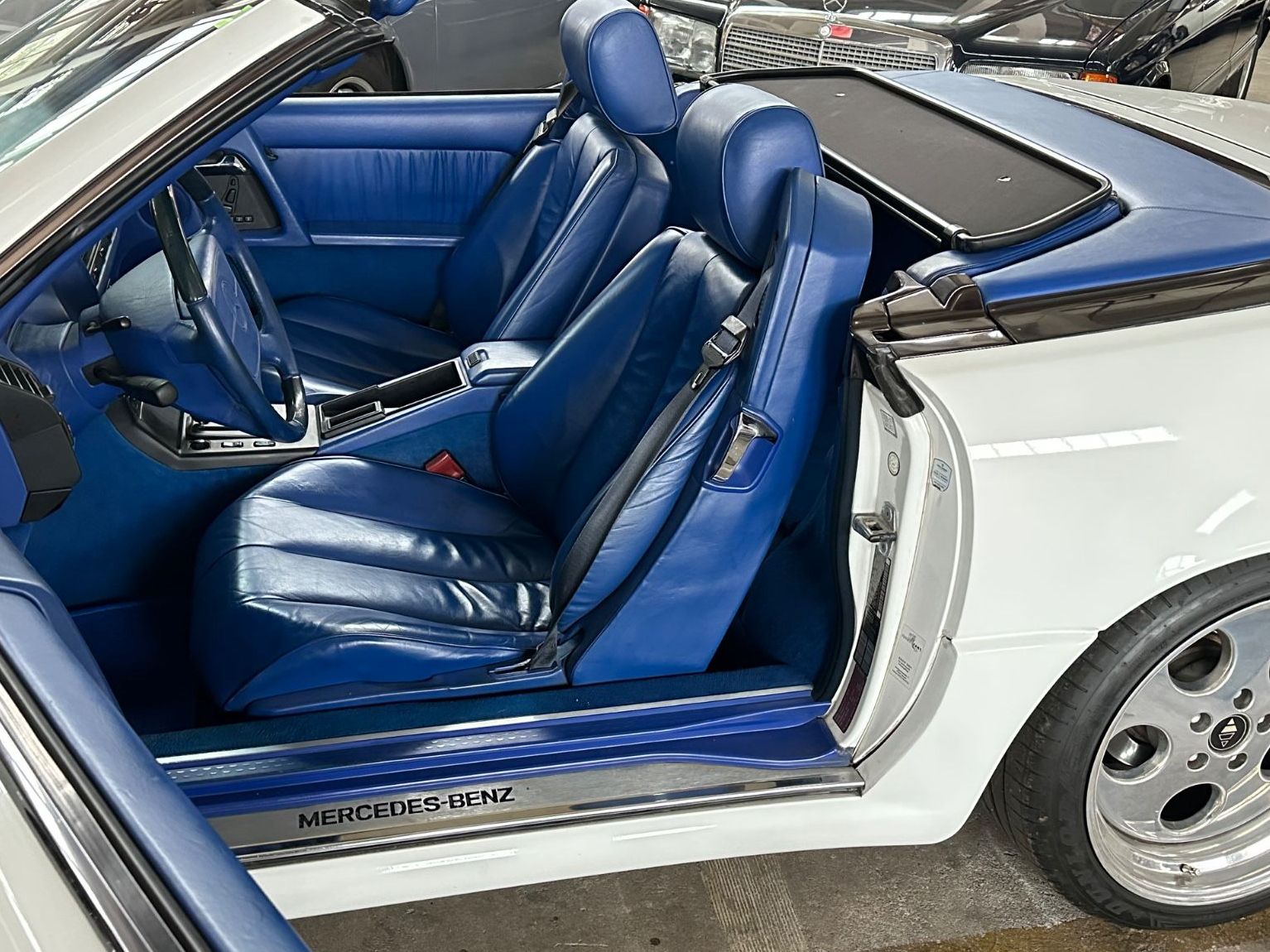 Fahrzeugabbildung Mercedes-Benz SL 500 FAB DESIGN UNIKAT SHOW CAR GENF 1995 H-ZL