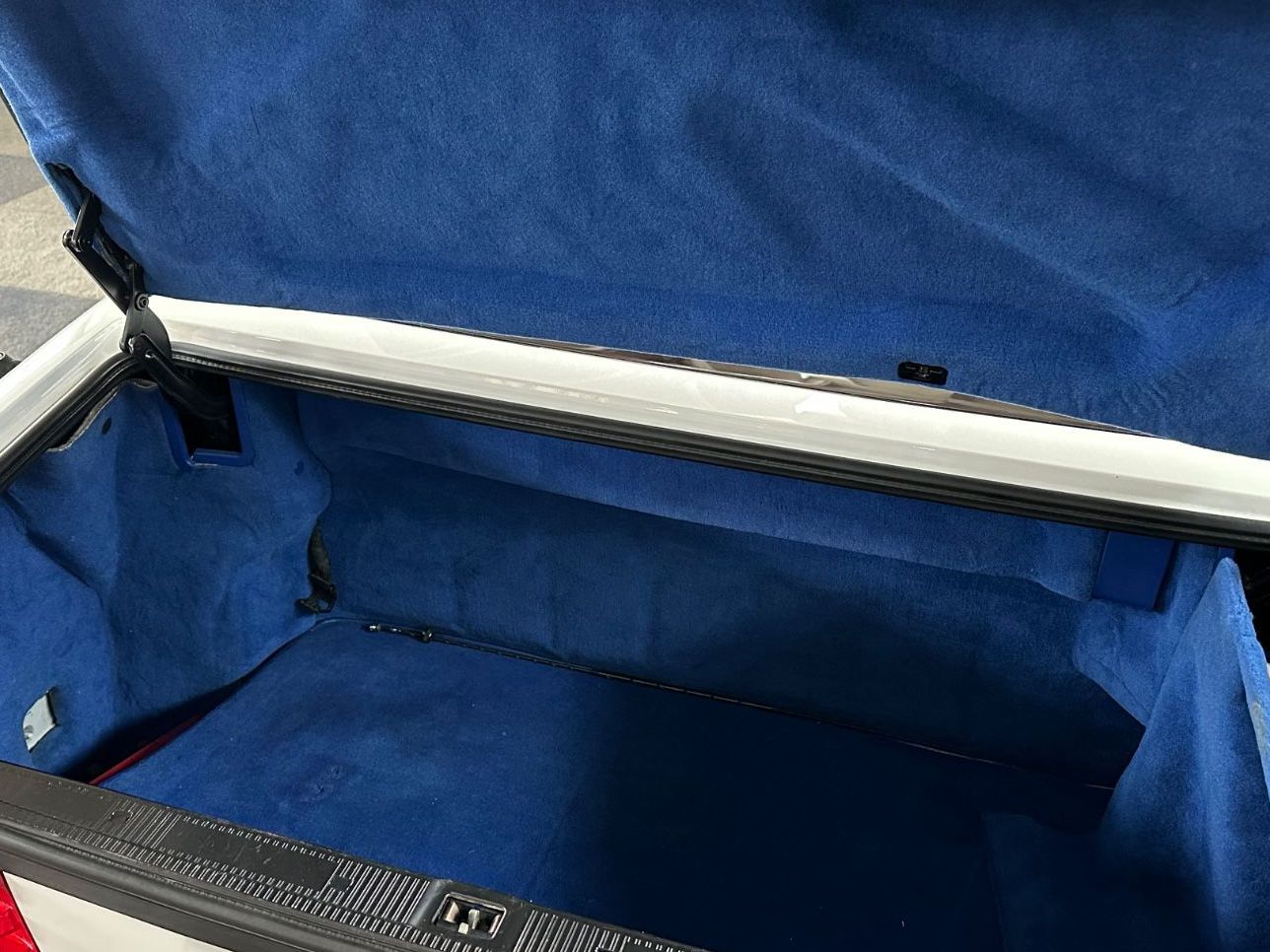 Fahrzeugabbildung Mercedes-Benz SL 500 FAB DESIGN UNIKAT SHOW CAR GENF 1995 H-ZL