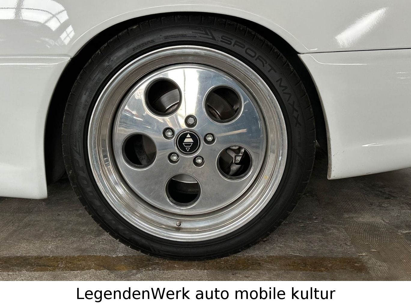 Fahrzeugabbildung Mercedes-Benz SL 500 FAB DESIGN UNIKAT SHOW CAR GENF 1995 H-ZL
