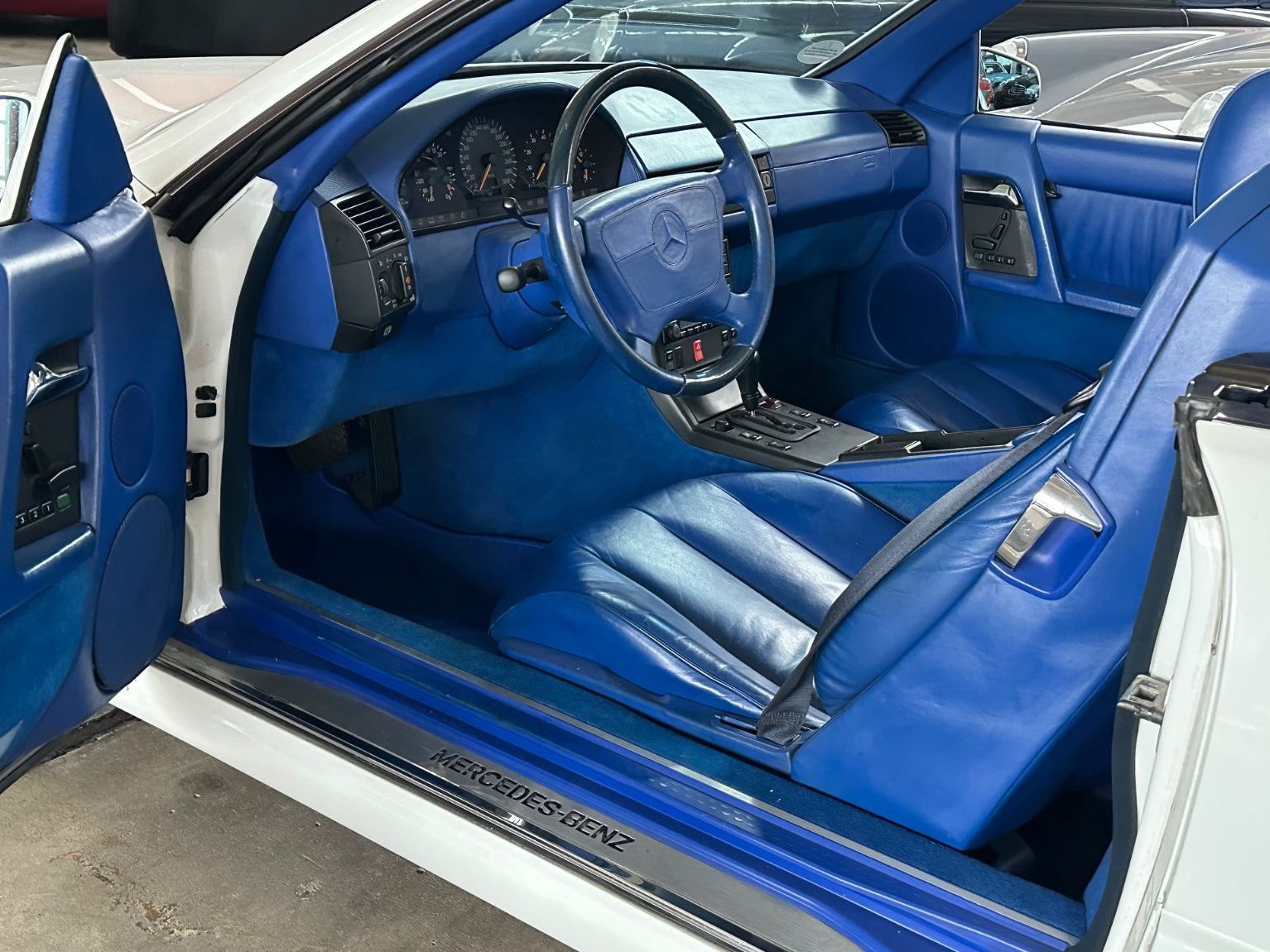 Fahrzeugabbildung Mercedes-Benz SL 500 FAB DESIGN UNIKAT SHOW CAR GENF 1995 H-ZL