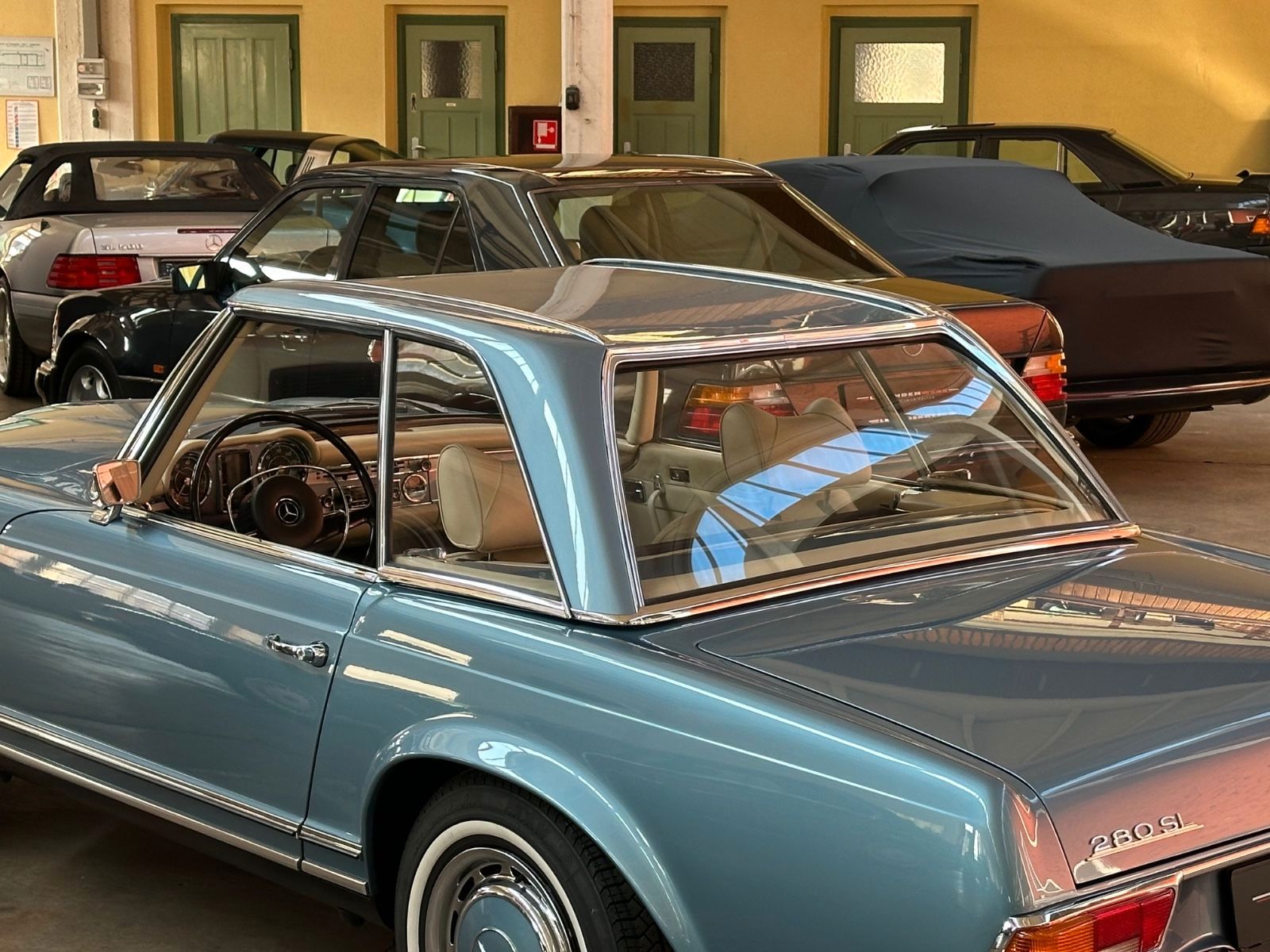 Fahrzeugabbildung Mercedes-Benz SL 280 Pagode W113 Schalter Schweiz MATCHING 1-
