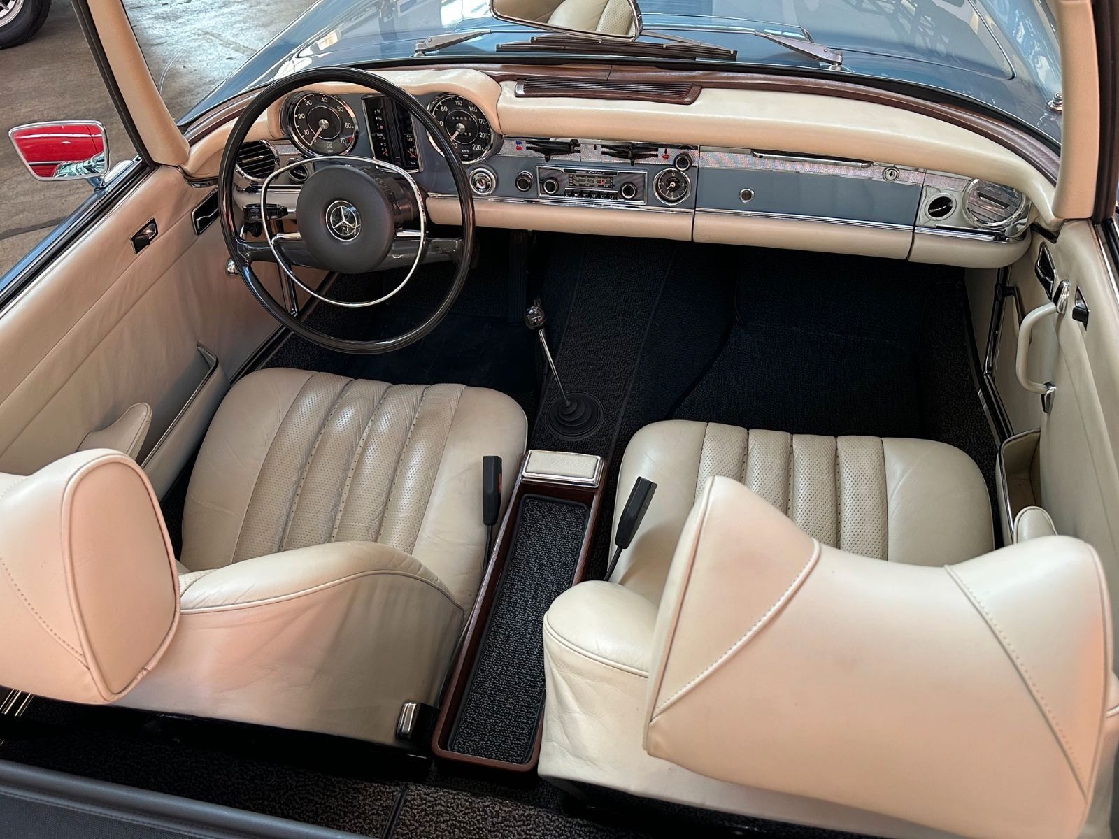 Fahrzeugabbildung Mercedes-Benz SL 280 Pagode W113 Schalter Schweiz MATCHING 1-
