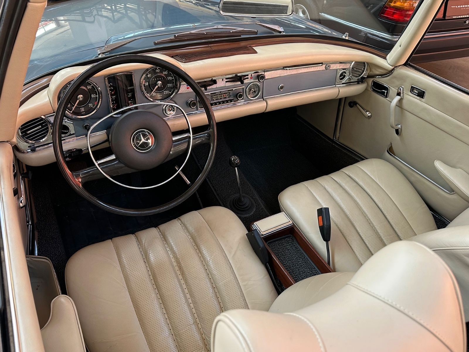 Fahrzeugabbildung Mercedes-Benz SL 280 Pagode W113 Schalter Schweiz MATCHING 1-