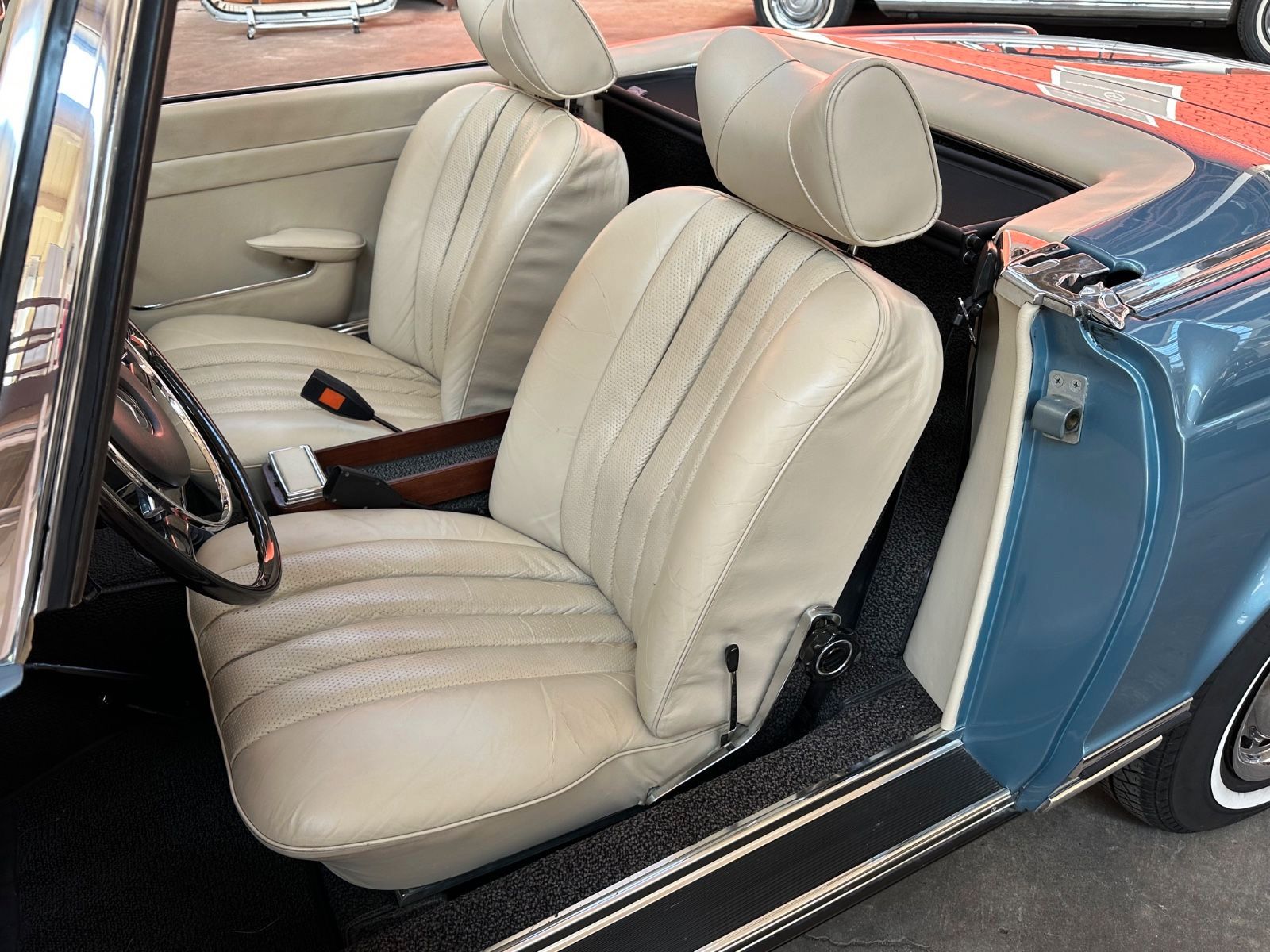 Fahrzeugabbildung Mercedes-Benz SL 280 Pagode W113 Schalter Schweiz MATCHING 1-