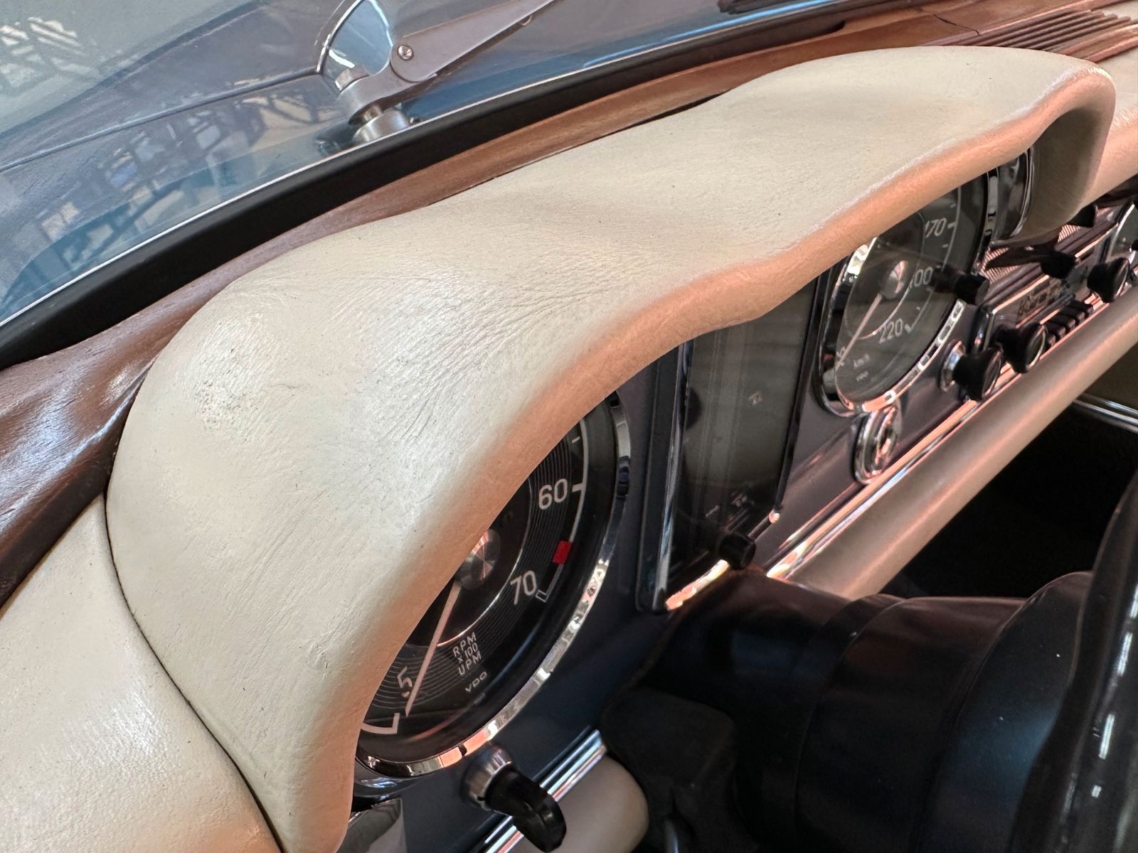 Fahrzeugabbildung Mercedes-Benz SL 280 Pagode W113 Schalter Schweiz MATCHING 1-