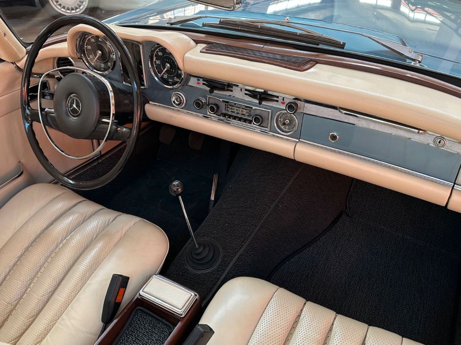 Fahrzeugabbildung Mercedes-Benz SL 280 Pagode W113 Schalter Schweiz MATCHING 1-