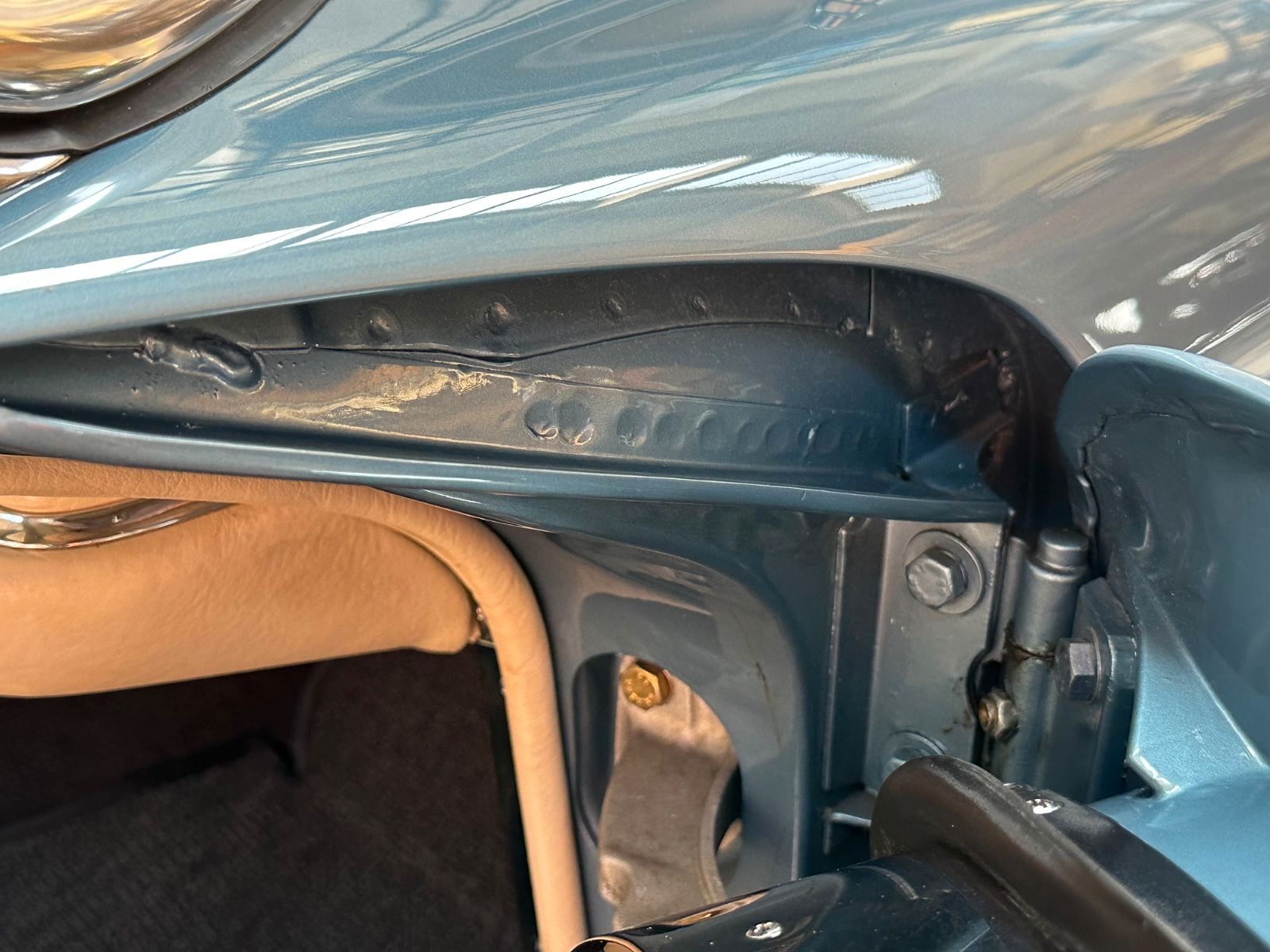 Fahrzeugabbildung Mercedes-Benz SL 280 Pagode W113 Schalter Schweiz MATCHING 1-