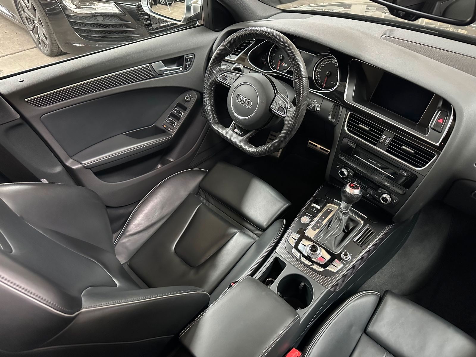Fahrzeugabbildung Audi RS4 B8 Avant 4.2 FSI SERVICE/BREMSEN/REIFEN neu!