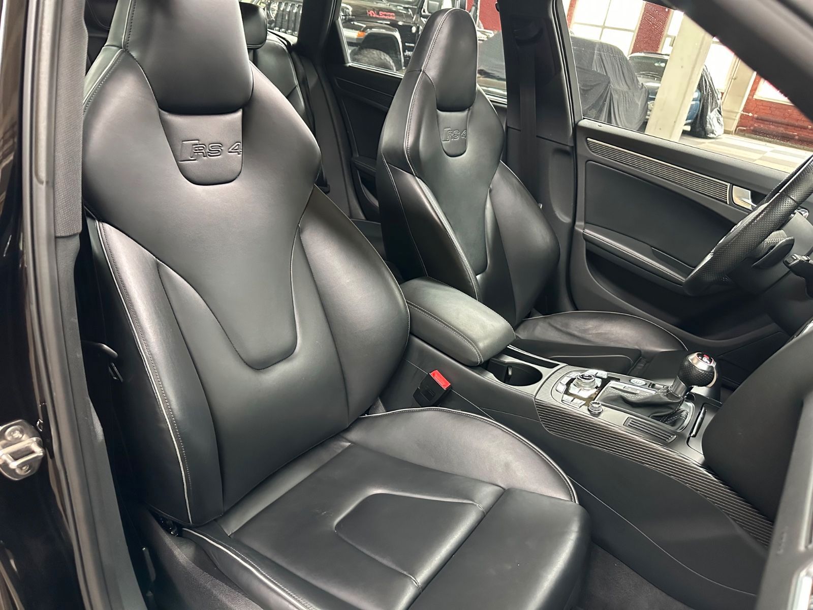 Fahrzeugabbildung Audi RS4 B8 Avant 4.2 FSI SERVICE/BREMSEN/REIFEN neu!
