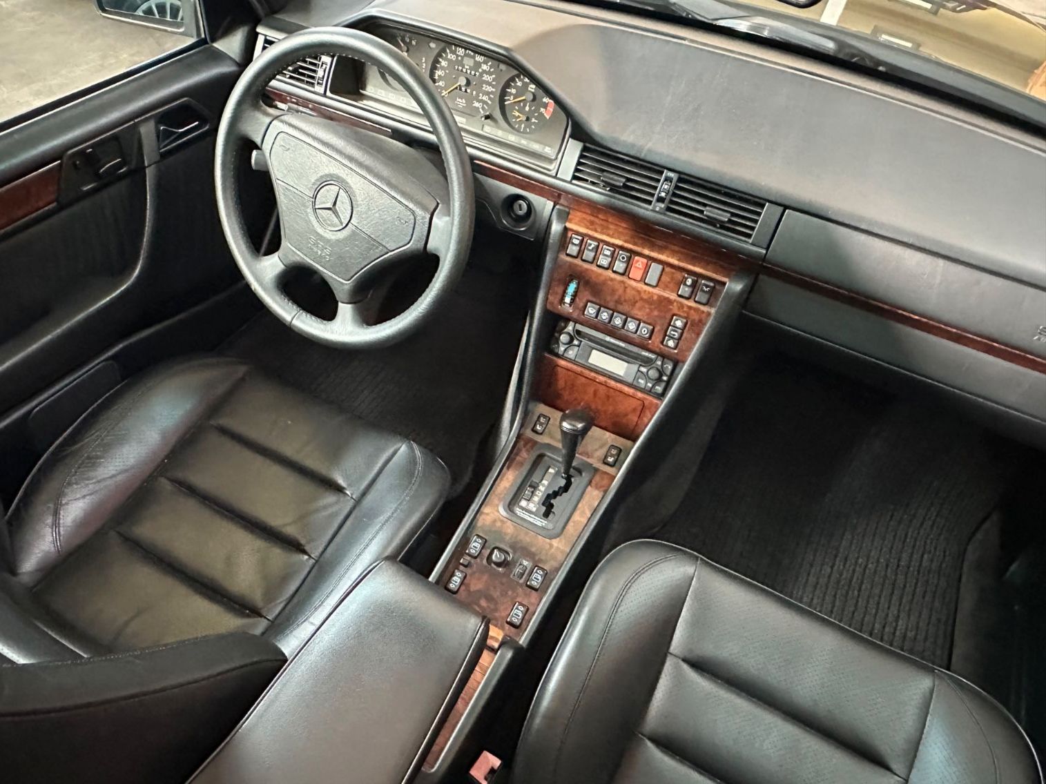 Fahrzeugabbildung Mercedes-Benz E 500 W124 MoPf MB-Rechnungs-gepflegt PROMINENT