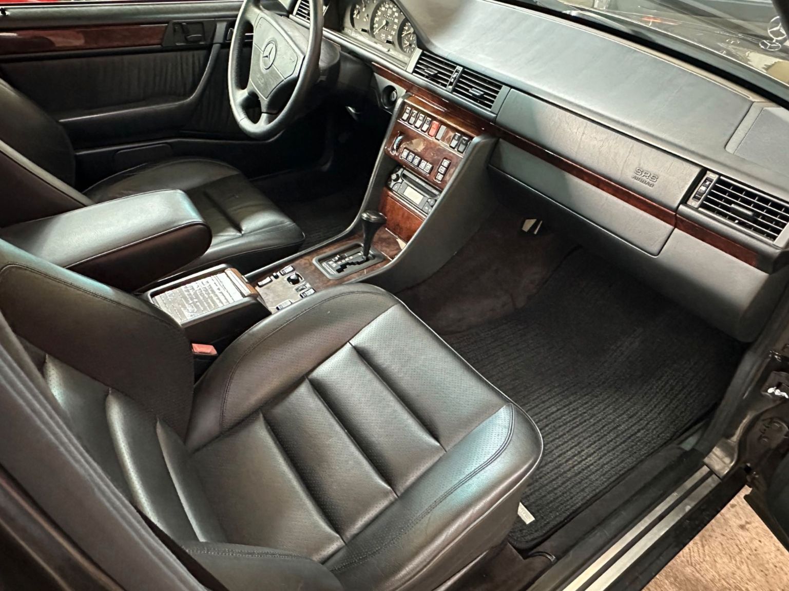 Fahrzeugabbildung Mercedes-Benz E 500 W124 MoPf MB-Rechnungs-gepflegt PROMINENT