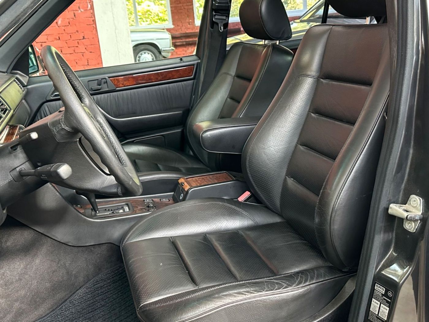 Fahrzeugabbildung Mercedes-Benz E 500 W124 MoPf MB-Rechnungs-gepflegt PROMINENT