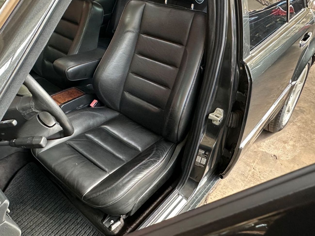 Fahrzeugabbildung Mercedes-Benz E 500 W124 MoPf MB-Rechnungs-gepflegt PROMINENT