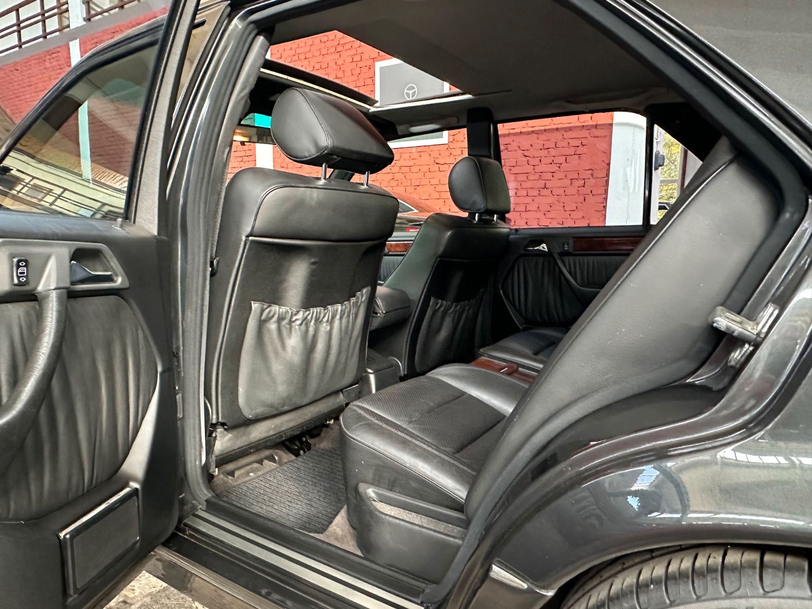 Fahrzeugabbildung Mercedes-Benz E 500 W124 MoPf MB-Rechnungs-gepflegt PROMINENT