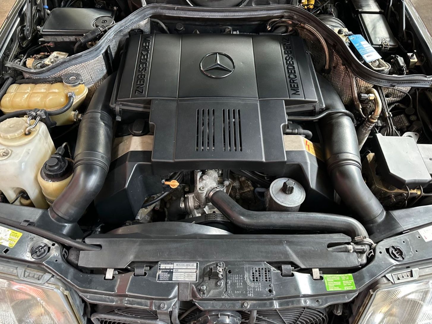 Fahrzeugabbildung Mercedes-Benz E 500 W124 MoPf MB-Rechnungs-gepflegt PROMINENT
