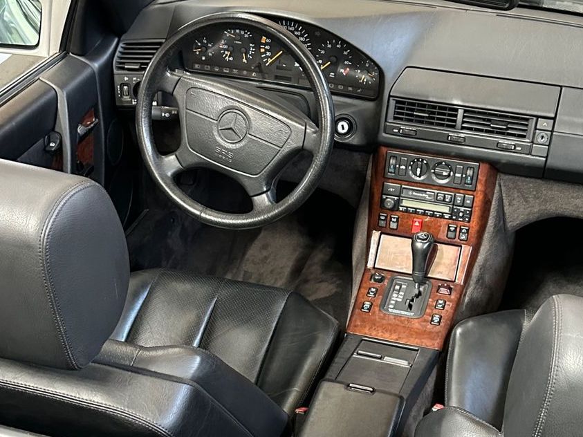 Fahrzeugabbildung Mercedes-Benz SL 320 R129 BRD 1.Lack 4-Sitze MB SERVICE neu