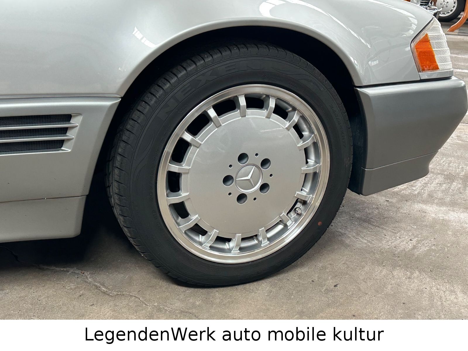 Fahrzeugabbildung Mercedes-Benz SL 320 R129 BRD 1.Lack 4-Sitze MB SERVICE neu