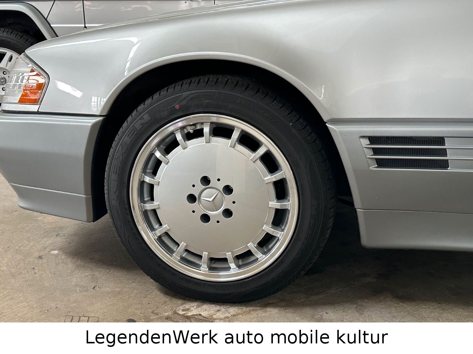 Fahrzeugabbildung Mercedes-Benz SL 320 R129 BRD 1.Lack 4-Sitze MB SERVICE neu