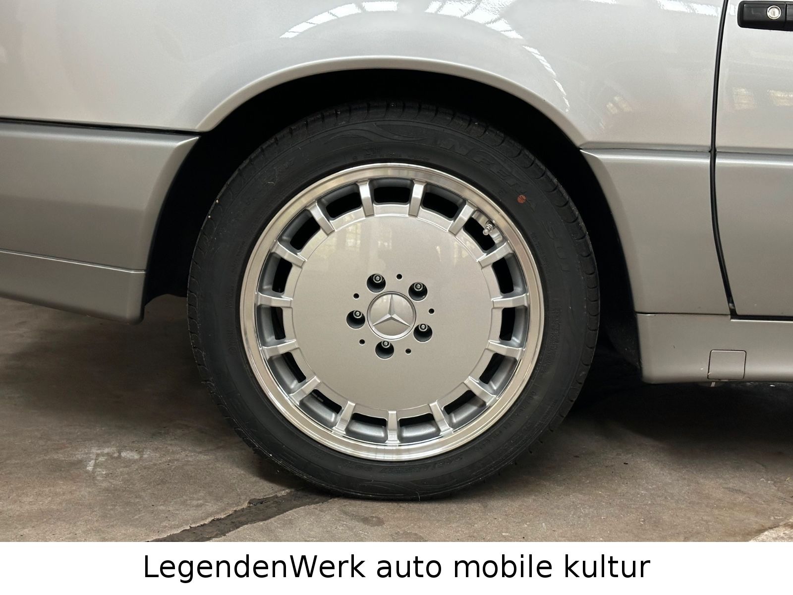 Fahrzeugabbildung Mercedes-Benz SL 320 R129 BRD 1.Lack 4-Sitze MB SERVICE neu