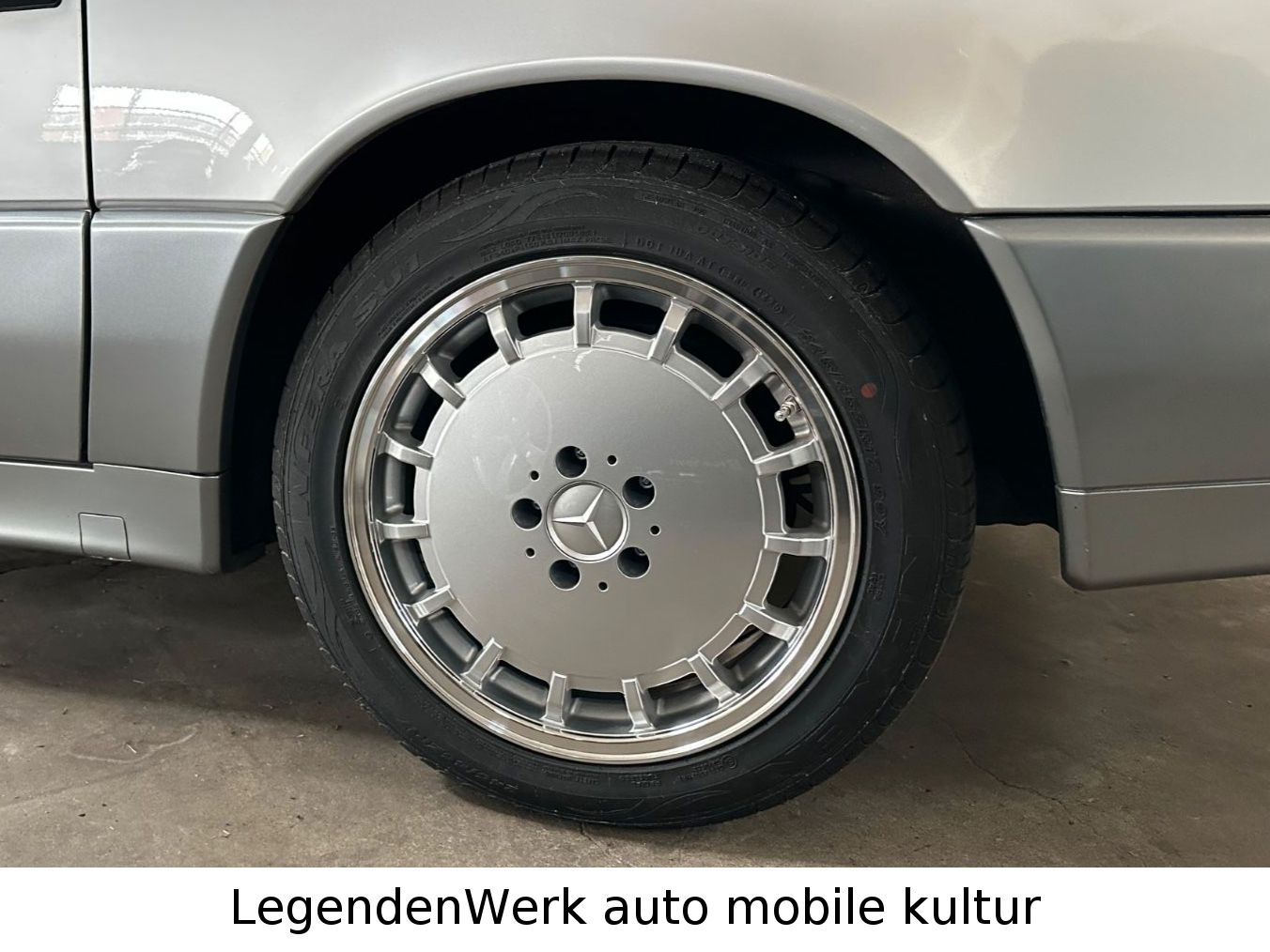 Fahrzeugabbildung Mercedes-Benz SL 320 R129 BRD 1.Lack 4-Sitze MB SERVICE neu