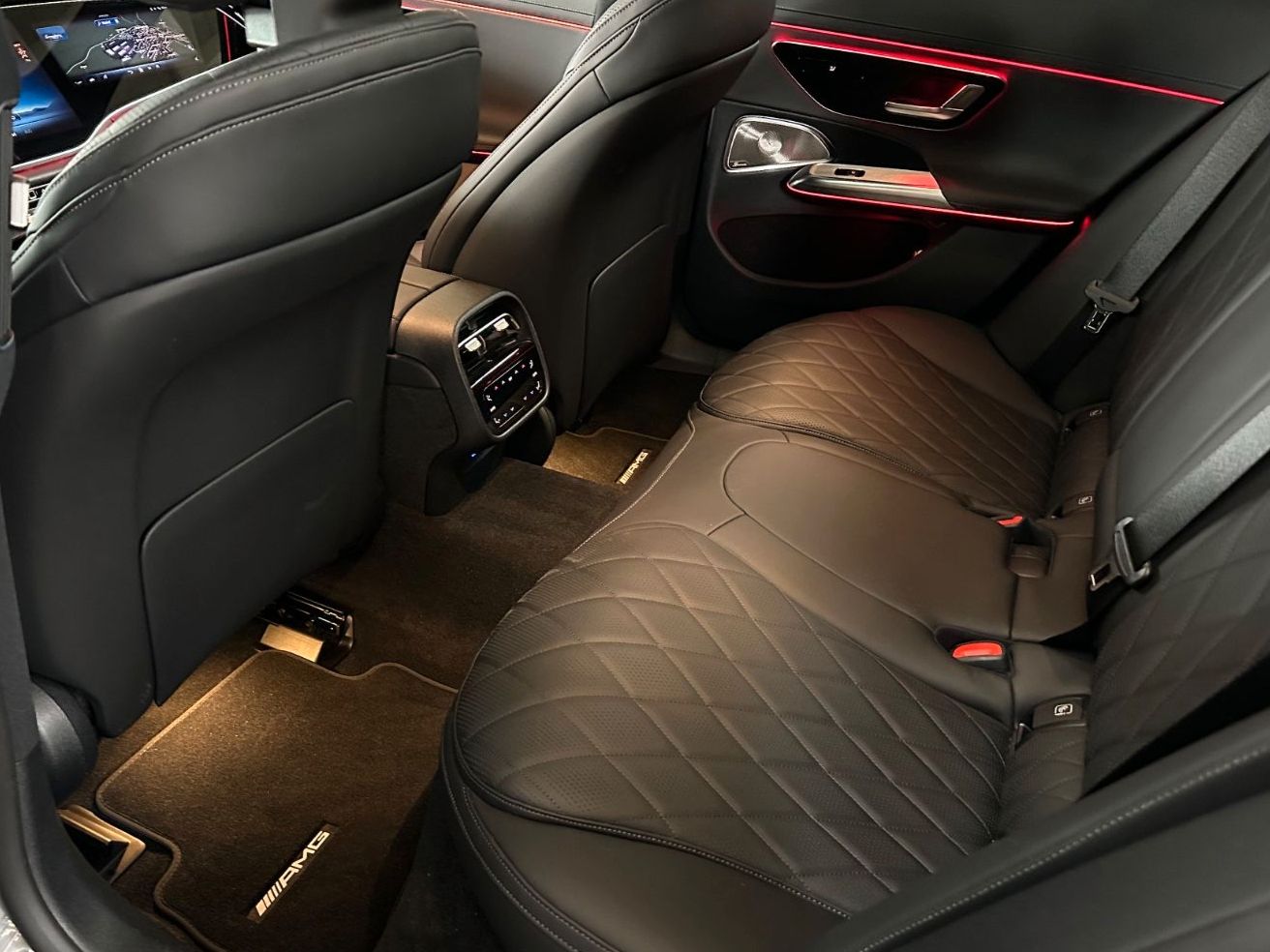 Fahrzeugabbildung Mercedes-Benz E 450 d T 4Matic AMG Line Premium Plus LP121.000