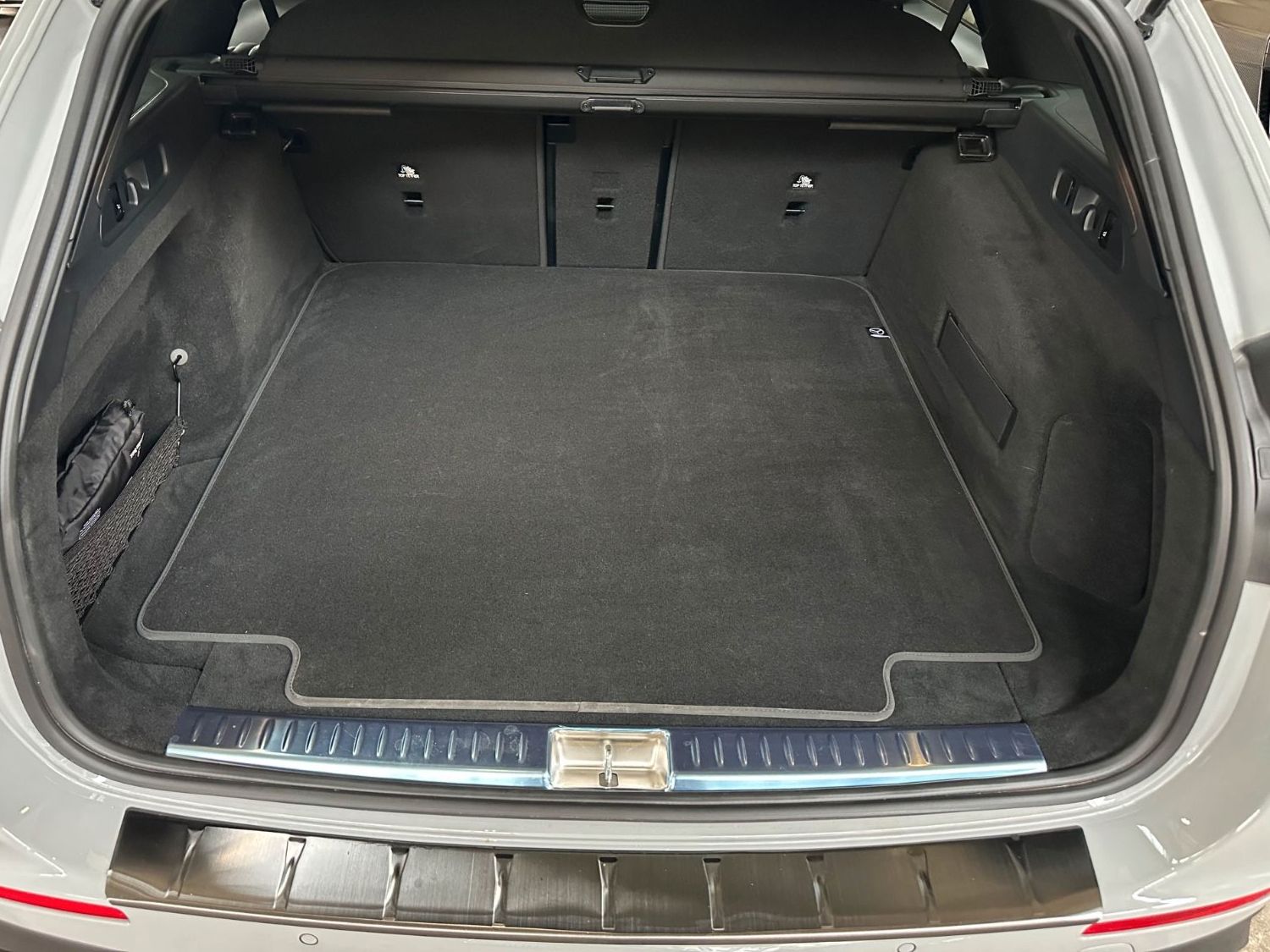 Fahrzeugabbildung Mercedes-Benz E 450 d T 4Matic AMG Line Premium Plus LP121.000