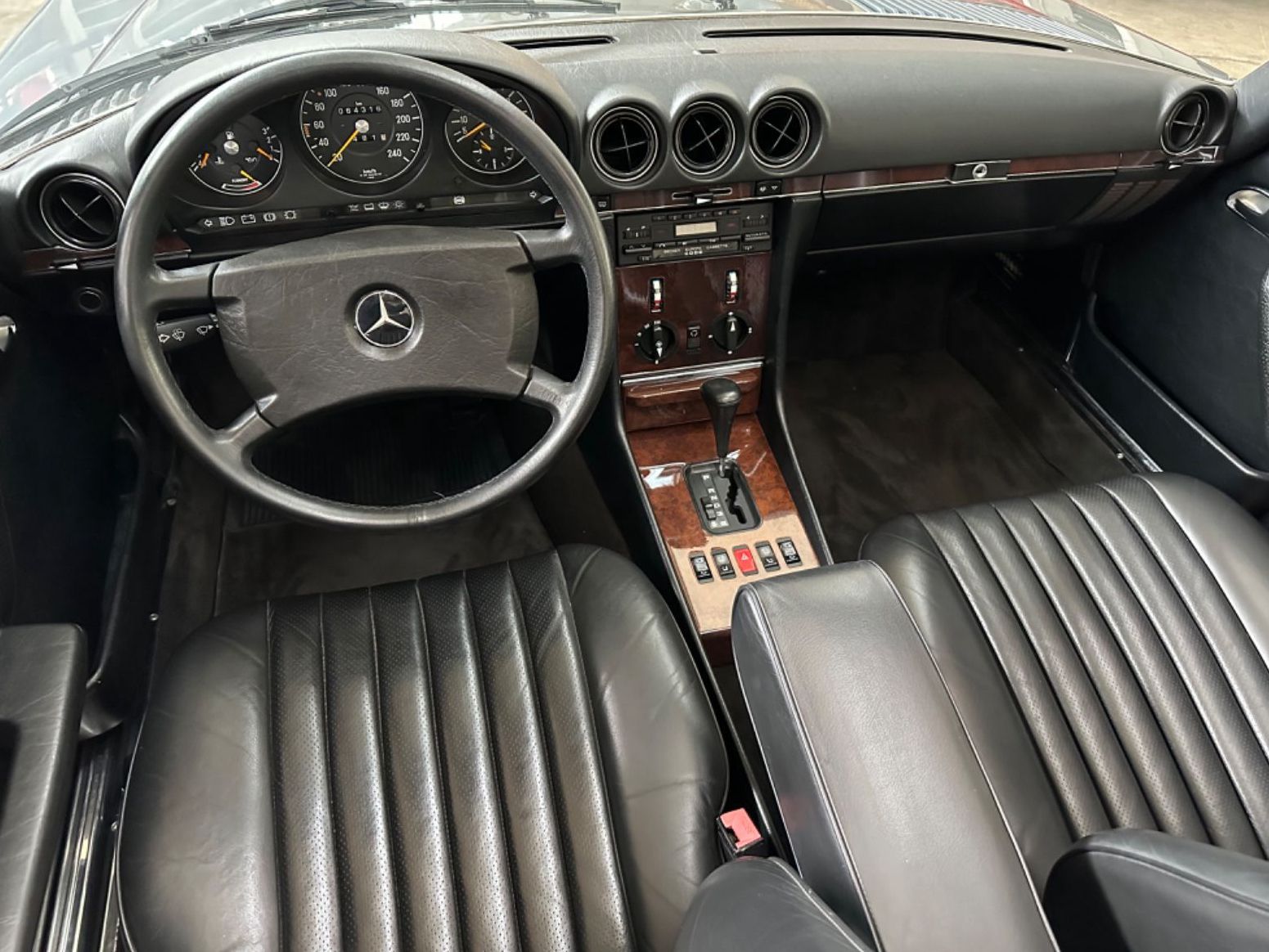 Fahrzeugabbildung Mercedes-Benz 300 SL R107 2.Hand Erstlack Deutschland Original