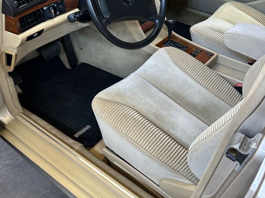 Fahrzeugabbildung Mercedes-Benz 420 SE W126 2. Hand Deutsche EZ Erstlack Velours