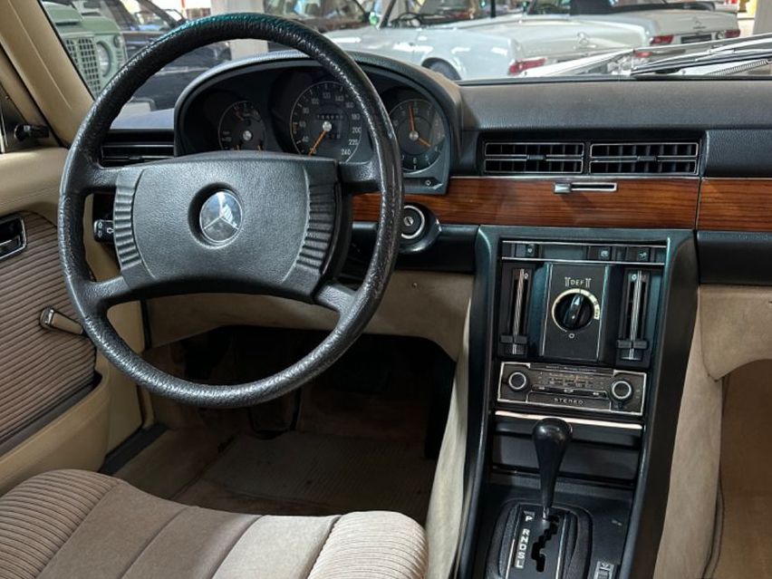 Fahrzeugabbildung Mercedes-Benz 350 SE V8 W116 1. Hand Schiebedach MB Scheckheft