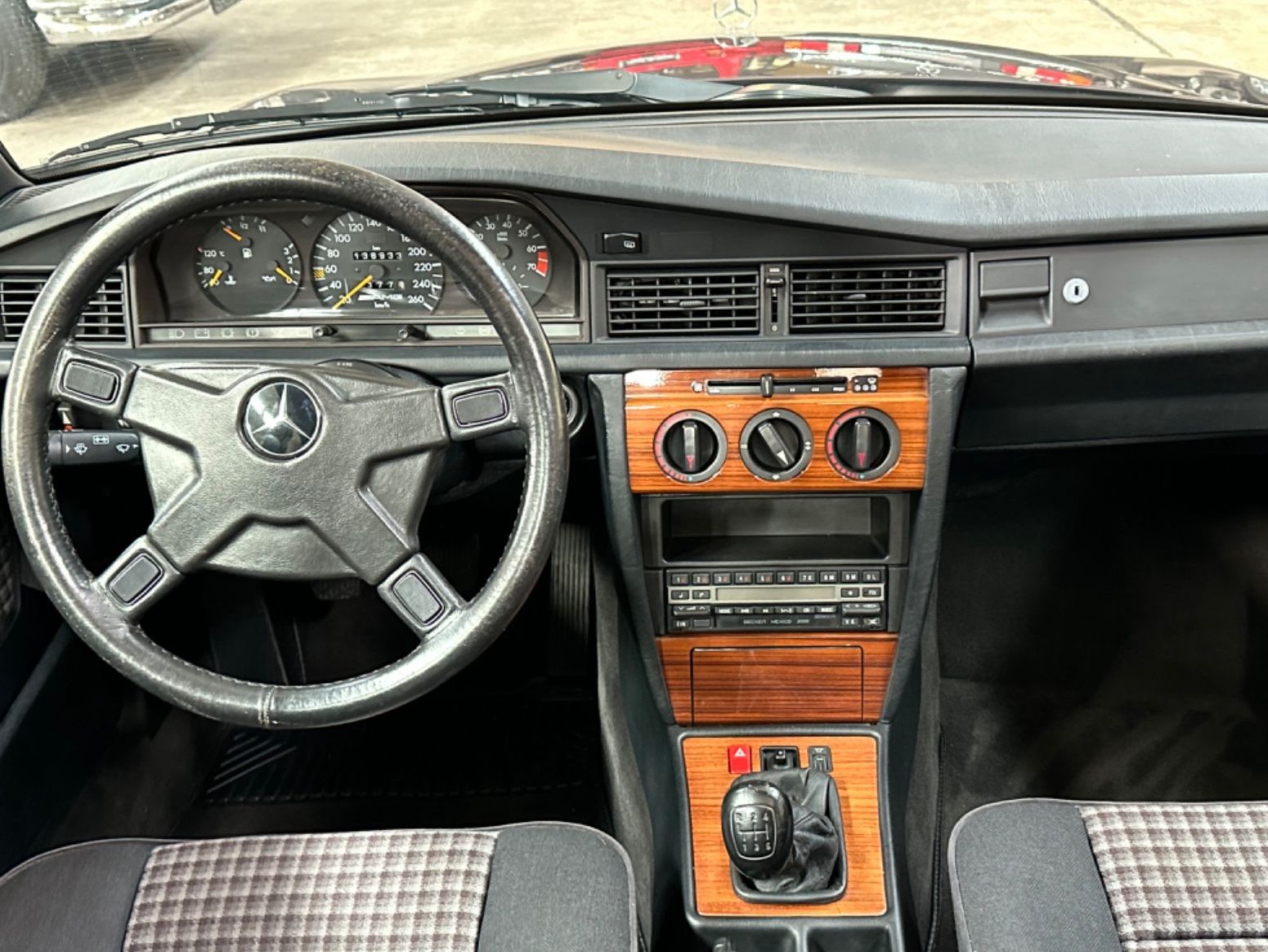 Fahrzeugabbildung Mercedes-Benz 190E 3.2 AMG ORIGINAL SCHALTER 1/40 Stk, Deutsch